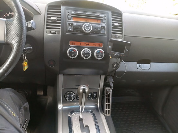 Nissan Pathfinder 9 of 24