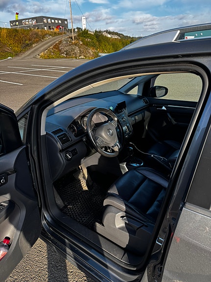 Volkswagen Touran 8 of 16
