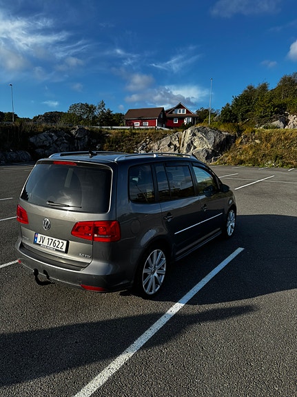 Volkswagen Touran 4 of 16