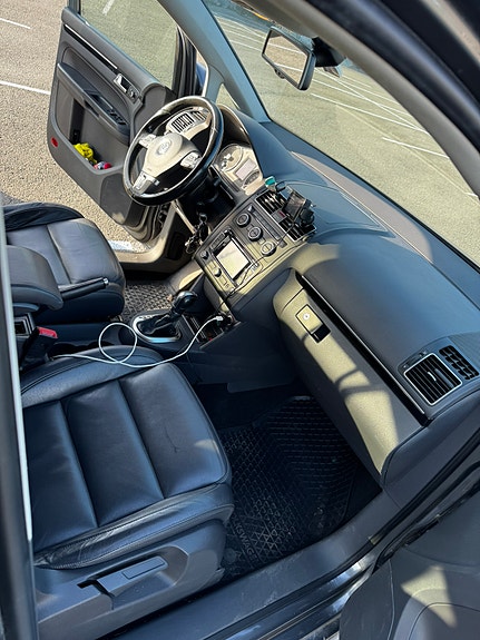 Volkswagen Touran 12 of 16