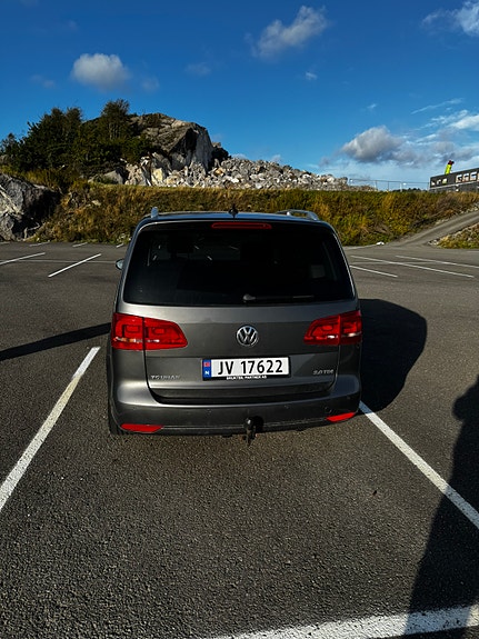 Volkswagen Touran 2 of 16