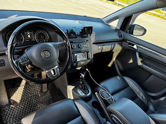 Volkswagen Touran 9 of 16