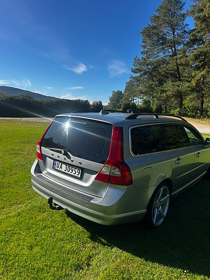 Volvo V70 4 of 19