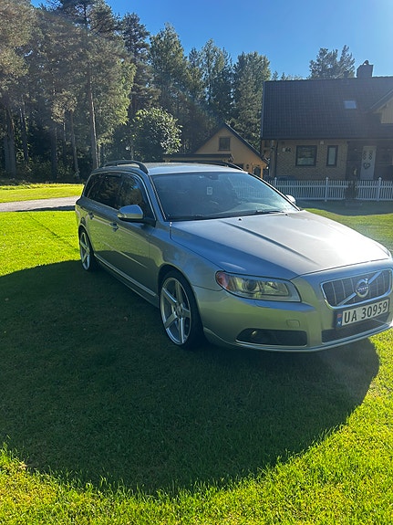 Volvo V70 3 of 19