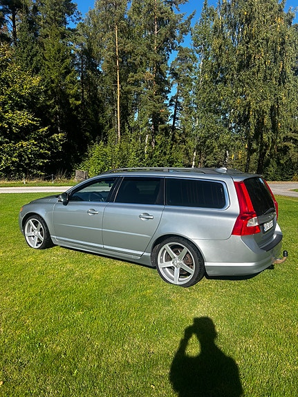 Volvo V70 2 of 19