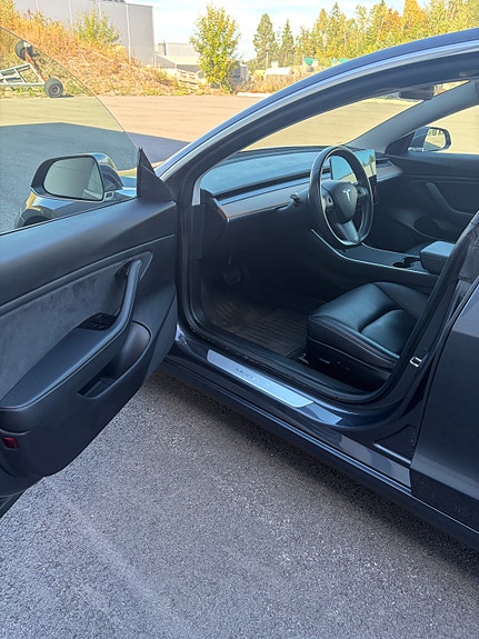 Tesla Model 3 12 of 30