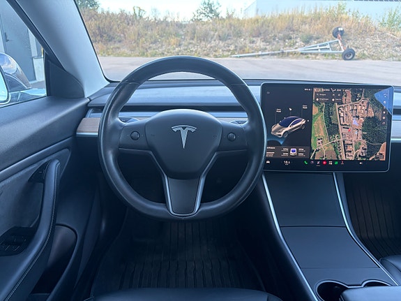 Tesla Model 3 19 of 30