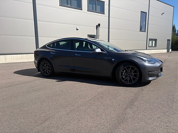 Tesla Model 3 2 of 30