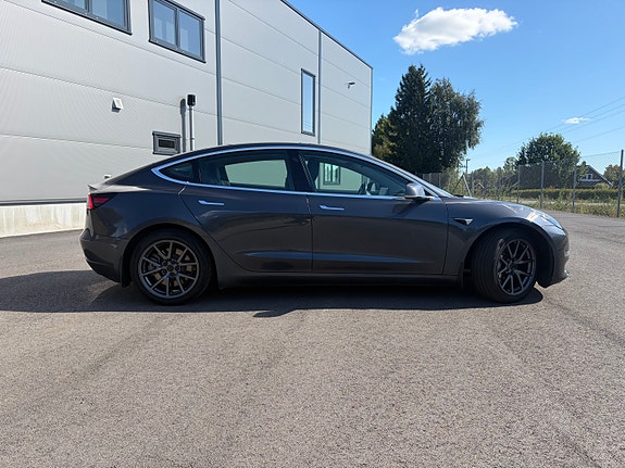Tesla Model 3 4 of 30