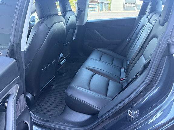 Tesla Model 3 13 of 30