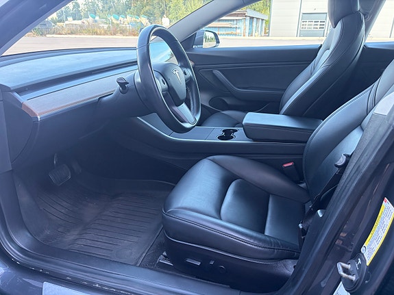 Tesla Model 3 11 of 30