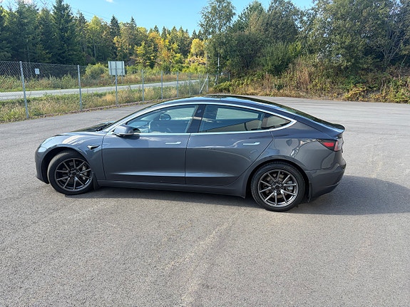 Tesla Model 3 8 of 30