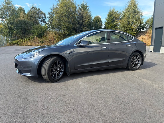 Tesla Model 3 7 of 30