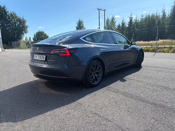 Tesla Model 3 3 of 30