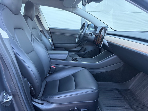 Tesla Model 3 17 of 30