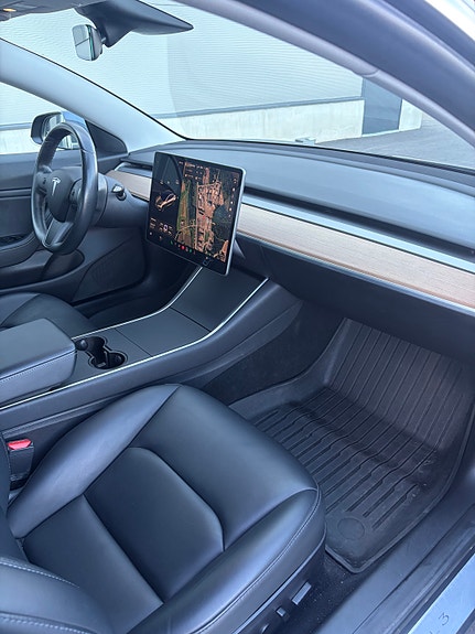 Tesla Model 3 18 of 30