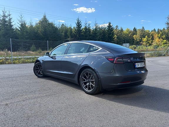 Tesla Model 3 6 of 30