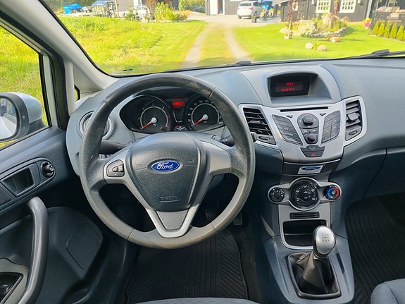Ford Fiesta 11 of 13