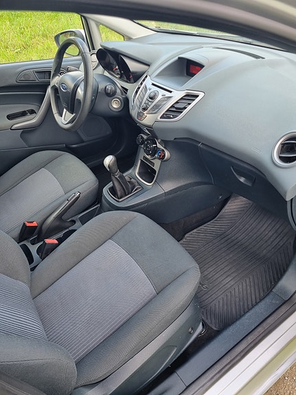 Ford Fiesta 9 of 13