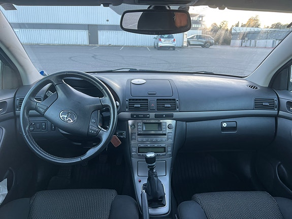 Toyota Avensis 18 of 30