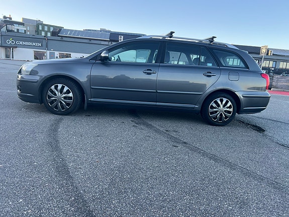 Toyota Avensis 4 of 30