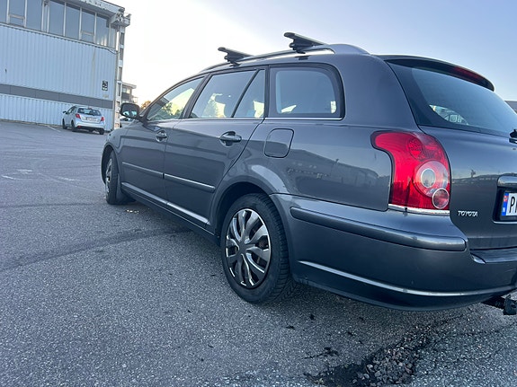 Toyota Avensis 9 of 30