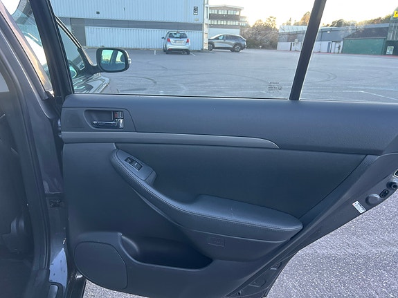 Toyota Avensis 15 of 30