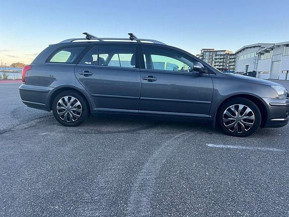 Toyota Avensis 3 of 30