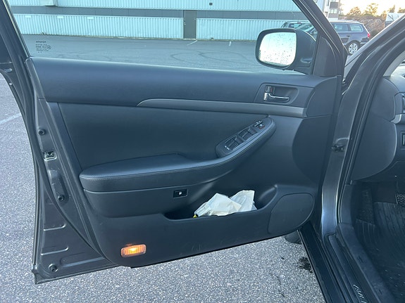 Toyota Avensis 11 of 30