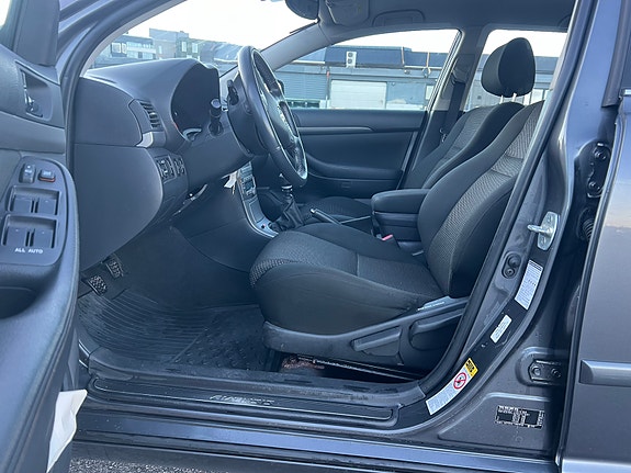 Toyota Avensis 10 of 30