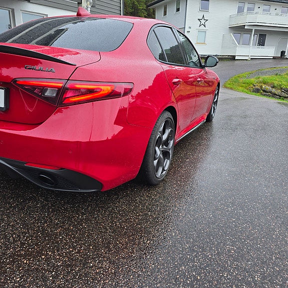 Alfa Romeo Giulia 2 of 24