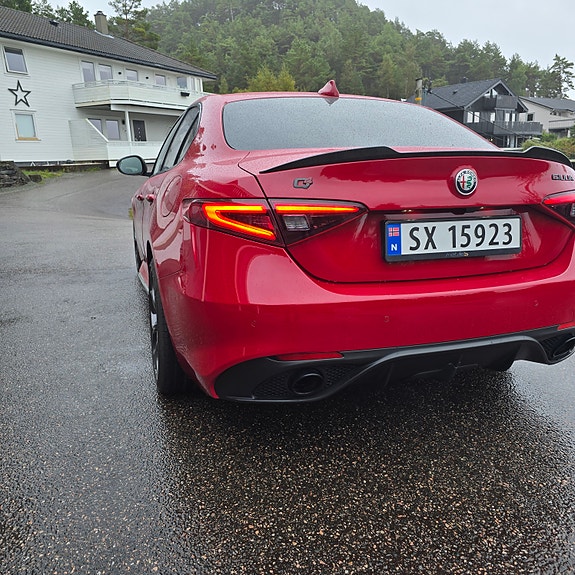 Alfa Romeo Giulia 7 of 24