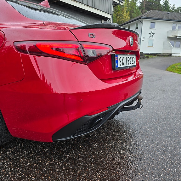 Alfa Romeo Giulia 10 of 24