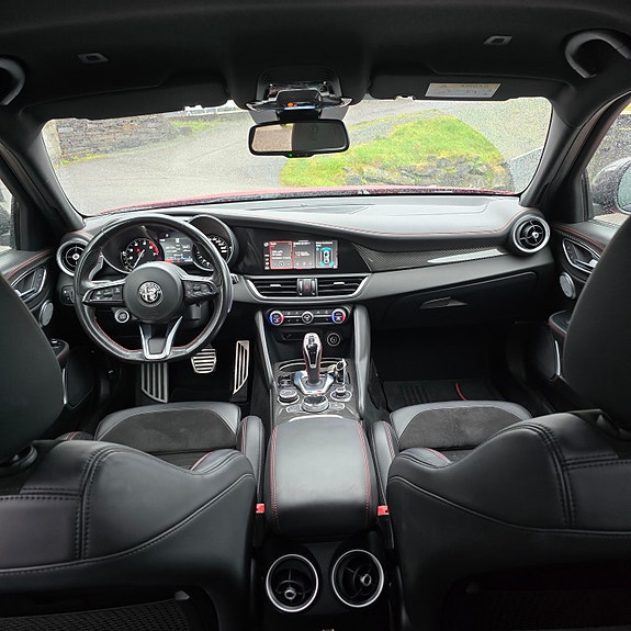 Alfa Romeo Giulia 11 of 24