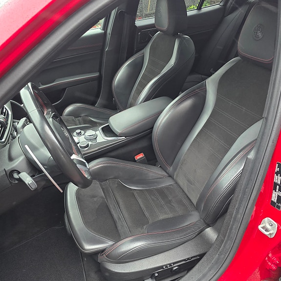 Alfa Romeo Giulia 12 of 24