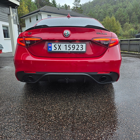 Alfa Romeo Giulia 6 of 24