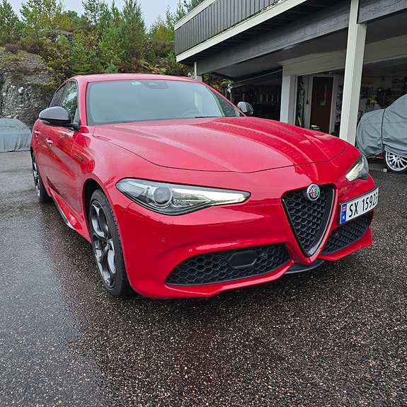 Alfa Romeo Giulia 4 of 24