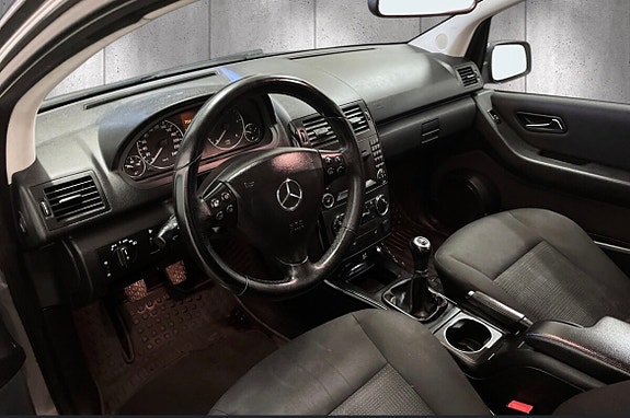 Mercedes-Benz A160 d 15 of 30