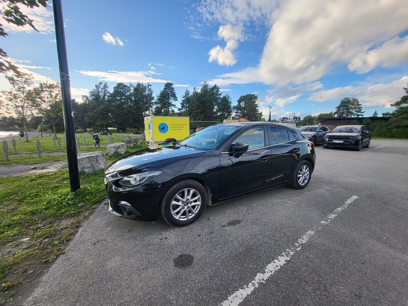 Mazda 3 2 of 17