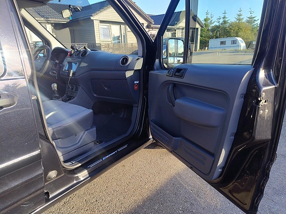 Ford Transit Connect 11 of 30