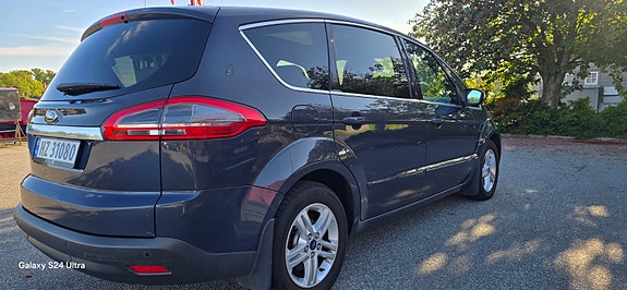 Ford S-MAX 2 of 30