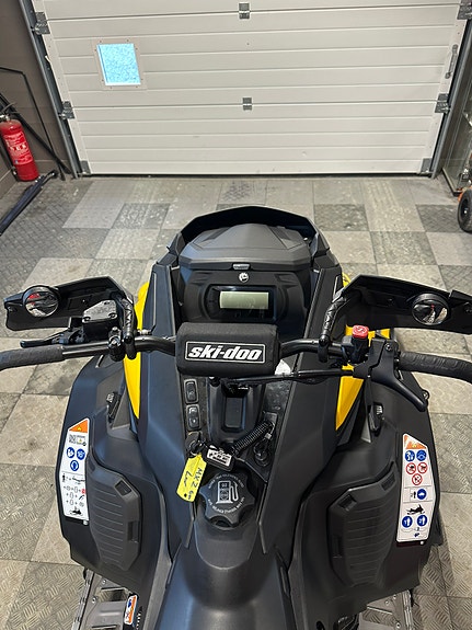 Ski-doo MXZ Sport 600 EFI 9 of 10