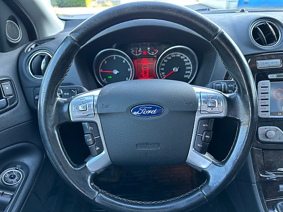 Ford Mondeo 16 of 24