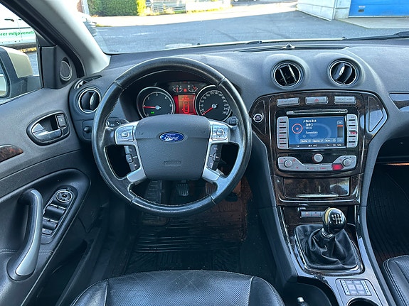 Ford Mondeo 15 of 24