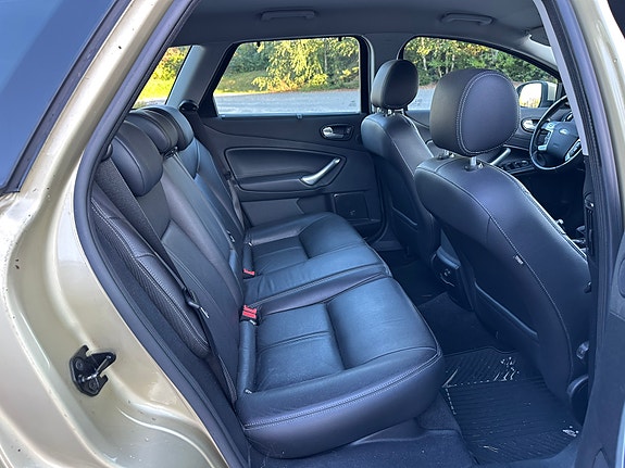 Ford Mondeo 14 of 24