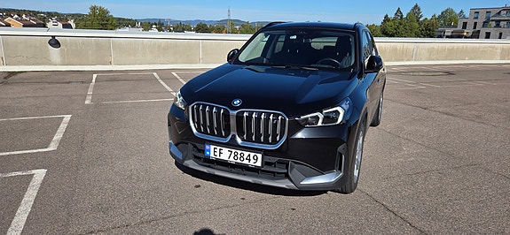 BMW iX1 3 of 14