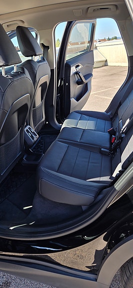 BMW iX1 12 of 14