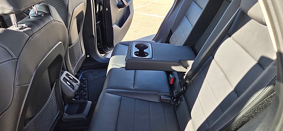 BMW iX1 7 of 14