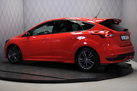 Ford Focus 12 of 30
