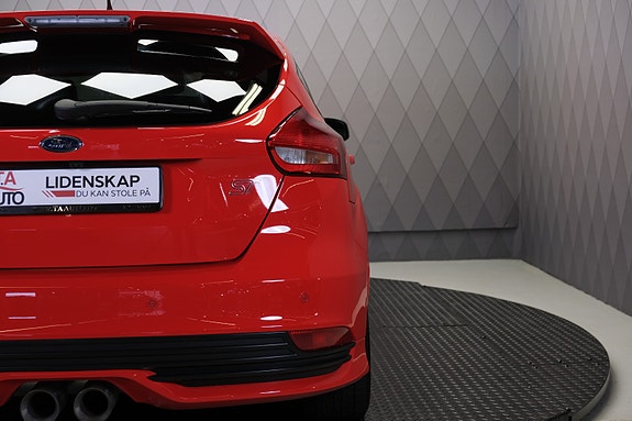 Ford Focus 11 of 30
